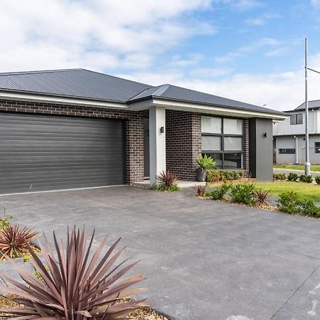 Neat 4 Bedroom In Catherine Fields Narellan Exteriér fotografie